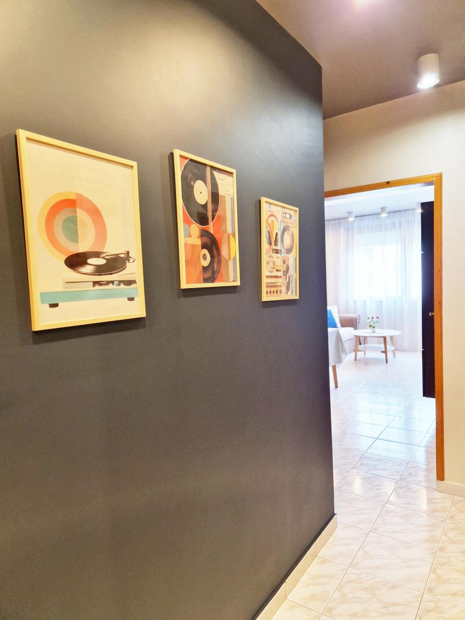 - Spacious Designer In Apartment