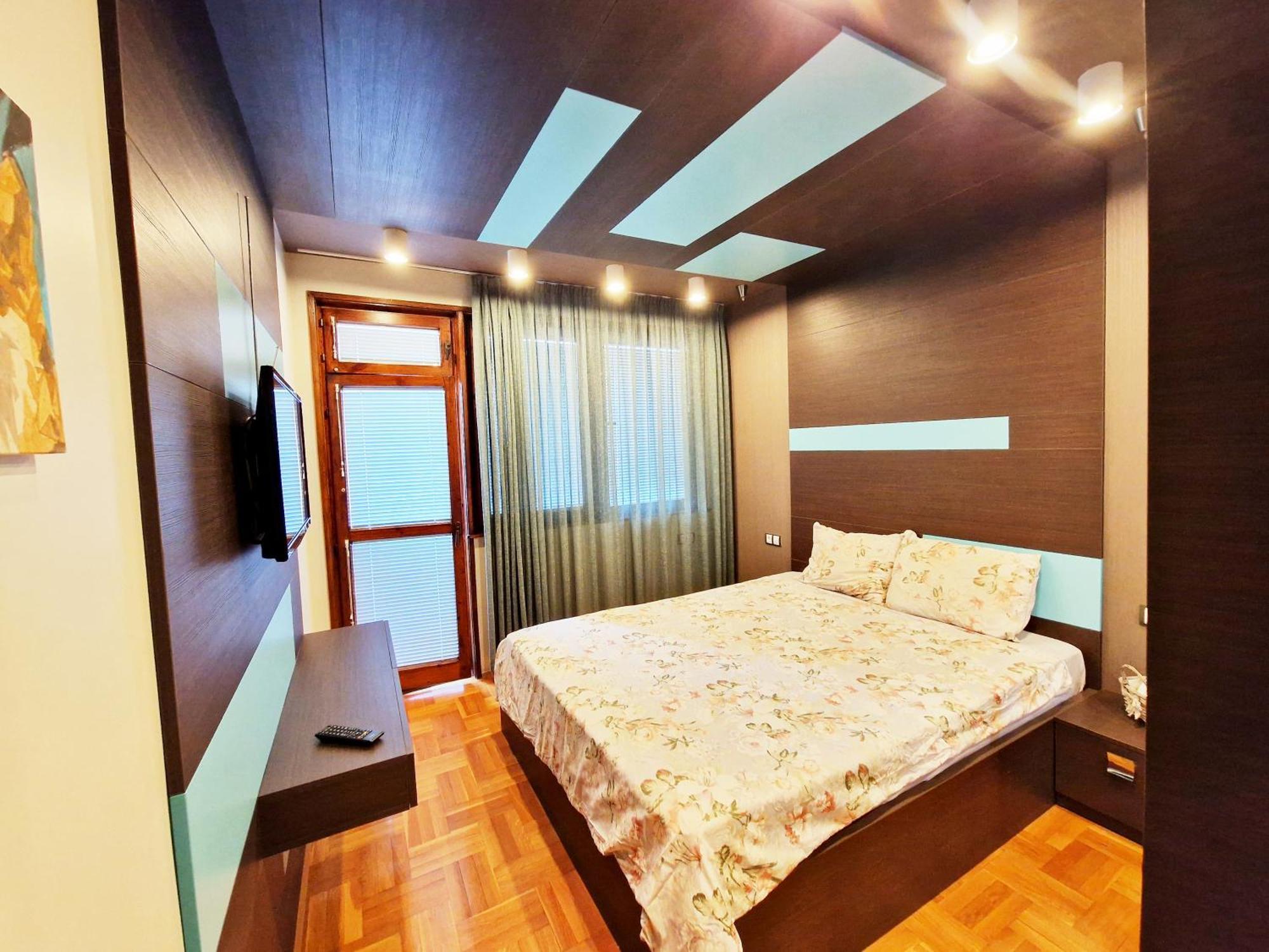 Apartment - Spacious Designer In *